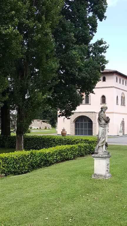 Tenuta Il Tenchio Lacchiarella Bagian luar foto